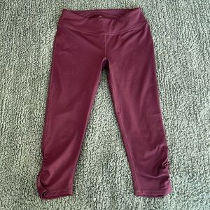 GAIAM Cropped Leggings. Wine color. Size Medium.